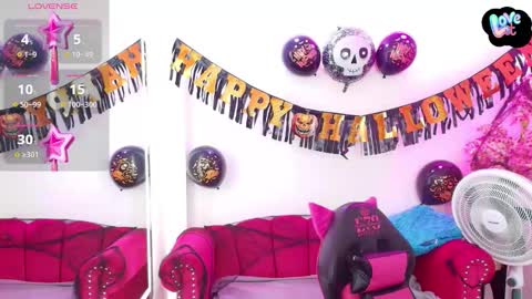 Melanie online show from October 31, 11:55 am