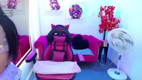 Melanie online show from April 8, 12:27 pm