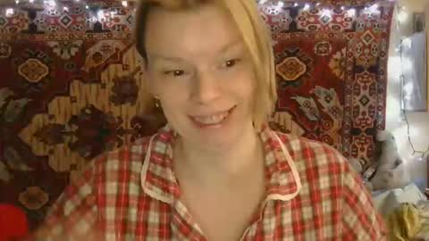 Snapshot of miss_elistia_ chatting on October 7, 11:07 am Elis online show from October 7, 11:07 am
