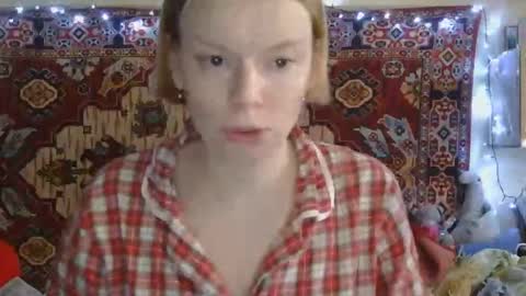 Snapshot of miss_elistia_ chatting on October 14, 11:44 am Elis online show from October 14, 11:44 am