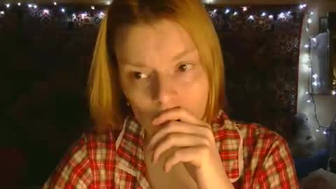 Snapshot of miss_elistia_ chatting on November 17, 2:01 pm Elis online show from November 17, 2:01 pm