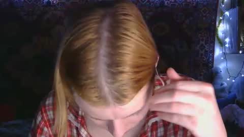 Snapshot of miss_elistia_ chatting on November 19, 6:41 pm Elis online show from November 19, 6:41 pm