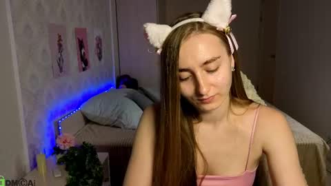 Snapshot of miss_emily19 chatting on June 14, 8:38 am Emily online show from June 14, 8:38 am