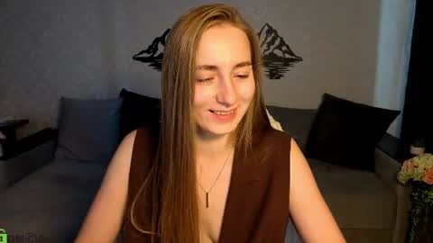 Snapshot of miss_emily19 chatting on June 21, 8:06 am Emily online show from June 21, 8:06 am