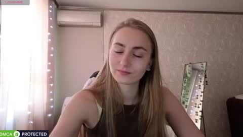 Snapshot of miss_emily19 chatting on July 10, 1:21 am Emily online show from July 10, 1:21 am