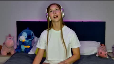 Snapshot of miss_emily_miller chatting on September 29, 6:24 pm Emily online show from September 29, 6:24 pm