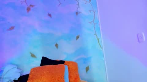 miss_evans_ online show from October 9, 5:38 am