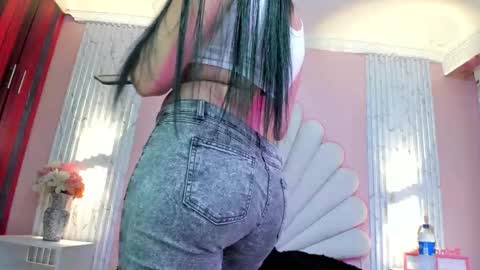 miss_evans_ online show from March 25, 2:56 pm