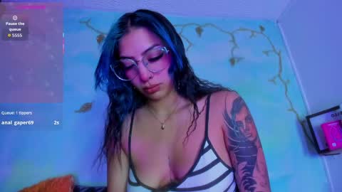 miss_evans_ online show from April 22, 2:58 am