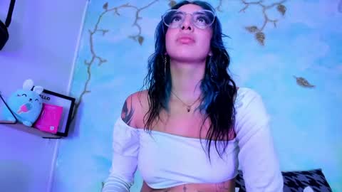 miss_evans_ online show from April 23, 3:30 am