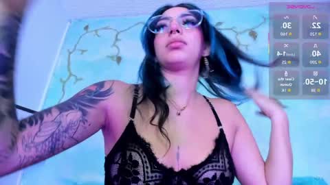 Snapshot of miss_evans_ chatting on May 20, 1:12 am miss_evans_ online show from May 20, 1:12 am
