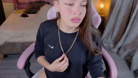 miss_foxxy_ online show from September 25, 4:38 am