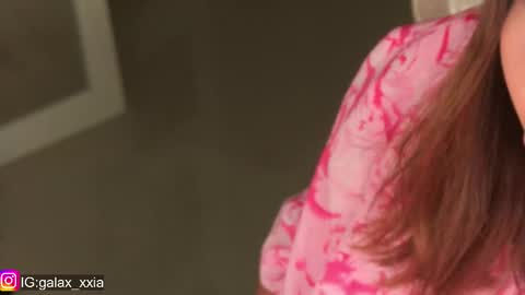  Elisabeth  IG galax xxia       online show from February 14, 1:56 am