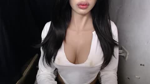 Lyn online show from March 19, 1:37 pm