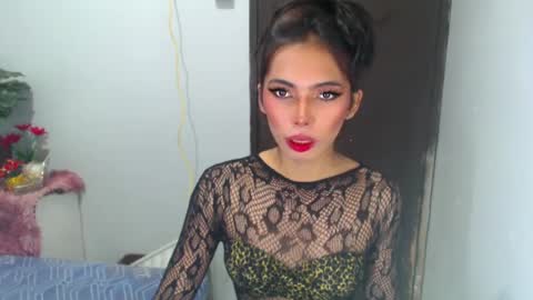 Snapshot of miss_juliex chatting on June 16, 9:23 am julie online show from June 16, 9:23 am