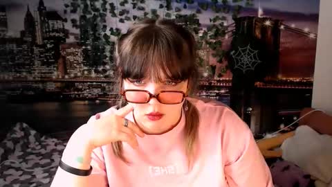 Snapshot of miss_kapriz_love chatting on October 17, 4:42 pm Eva online show from October 17, 4:42 pm