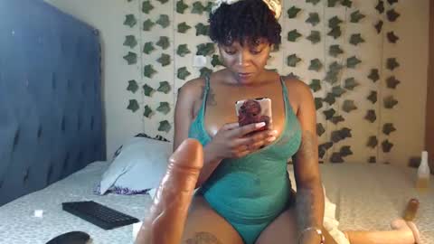 Snapshot of miss_kiiki chatting on December 5, 11:29 pm miss_kiiki online show from December 5, 11:29 pm