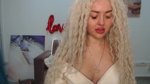 Snapshot of miss_kiten chatting on February 8, 3:41 am miss_kiten online show from February 8, 3:41 am