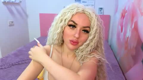 Snapshot of miss_kiten chatting on September 8, 6:51 pm miss_kiten online show from September 8, 6:51 pm