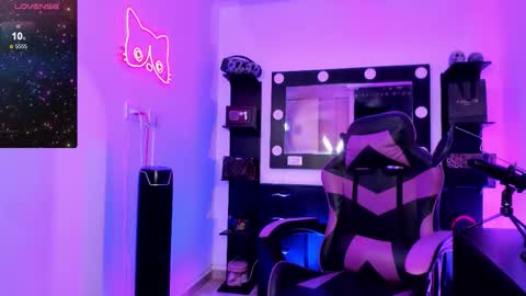 Snapshot of miss_kittyn chatting on February 25, 1:04 am Miss Kittyn online show from February 25, 1:04 am