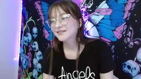 Ahri James online show from August 4, 2:15 am