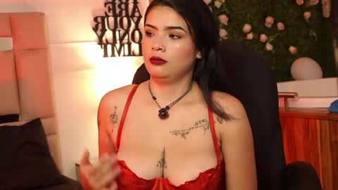 miss_luciana__ online show from April 30, 11:38 am