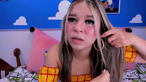 miss_lucyla online show from May 6, 11:04 am