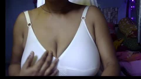 Snapshot of miss_mahi69 chatting on July 7, 4:15 am Mahi online show from July 7, 4:15 am