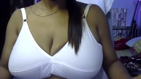 Snapshot of miss_mahi69 chatting on July 14, 1:06 pm Mahi online show from July 14, 1:06 pm