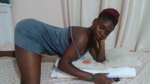 Snapshot of miss_monroee chatting on April 3, 9:29 am monroe online show from April 3, 9:29 am