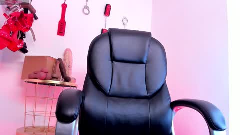 miss online show from October 15, 11:54 am