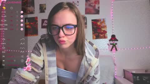 Snapshot of miss_sweetbb chatting on April 2, 5:10 pm Bella online show from April 2, 5:10 pm