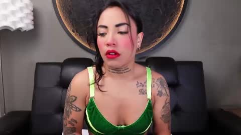 Snapshot of miss_vaiolette chatting on June 22, 11:07 am Vaiolette online show from June 22, 11:07 am