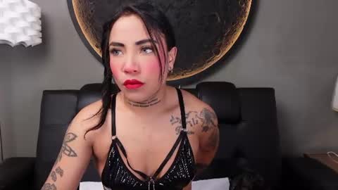 Snapshot of miss_vaiolette chatting on June 27, 11:04 am Vaiolette online show from June 27, 11:04 am