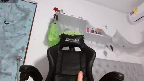 hanna    online show from October 31, 2:23 am