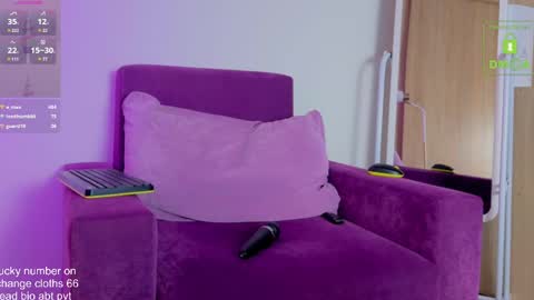 Snapshot of miss_vero chatting on March 3, 11:14 pm Just Vero online show from March 3, 11:14 pm