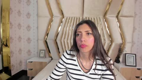 Snapshot of miss_veronicaa chatting on December 3, 11:33 am Veronica summer 7AM to 1500 PM hour GMT-5 online show from December 3, 11:33 am