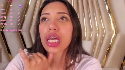 Snapshot of miss_veronicaa chatting on December 17, 5:58 pm Veronica summer 7AM to 1500 PM hour GMT-5 online show from December 17, 5:58 pm