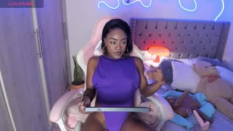 Tay Tay Independent Model   online show from February 7, 7:18 am