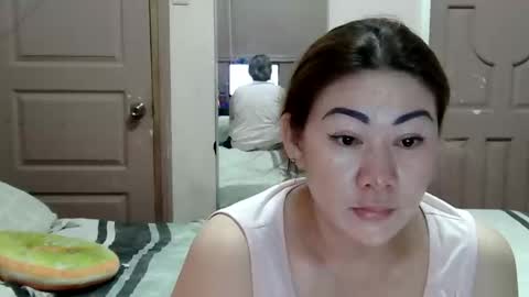 Snapshot of miss_zephyr chatting on February 9, 10:41 am HOT MOMMY ZEPHYR online show from February 9, 10:41 am