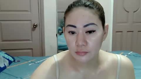 Snapshot of miss_zephyr chatting on February 21, 1:39 am HOT MOMMY ZEPHYR online show from February 21, 1:39 am