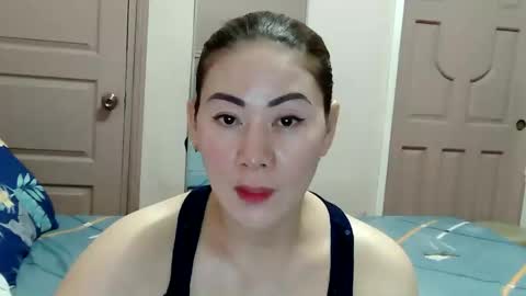 Snapshot of miss_zephyr chatting on February 22, 11:31 am HOT MOMMY ZEPHYR online show from February 22, 11:31 am