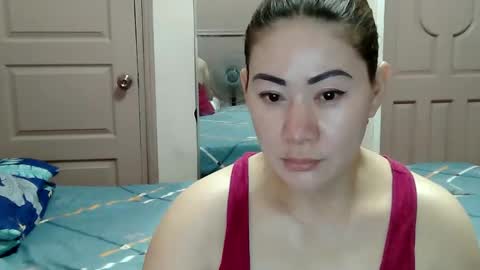 Snapshot of miss_zephyr chatting on February 23, 8:44 am HOT MOMMY ZEPHYR online show from February 23, 8:44 am