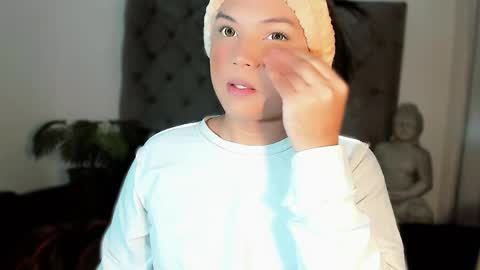 miss_zz online show from April 12, 12:10 pm