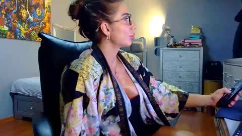 Snapshot of missale chatting on May 5, 8:06 pm Alesyamuscledoll online show from May 5, 8:06 pm