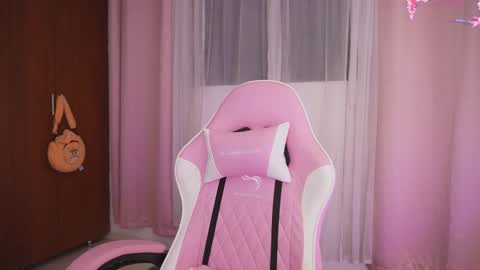 Snapshot of missara_ chatting on December 16, 2:16 am missara_ online show from December 16, 2:16 am