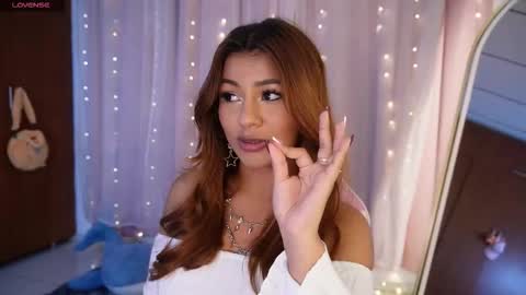 missara_ online show from January 8, 11:51 pm