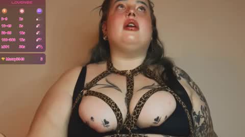 Snapshot of missbika chatting on October 31, 6:20 pm Miss Bika online show from October 31, 6:20 pm