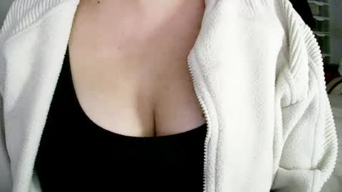 Snapshot of missbiny chatting on June 19, 8:12 pm Avamlash online show from June 19, 8:12 pm