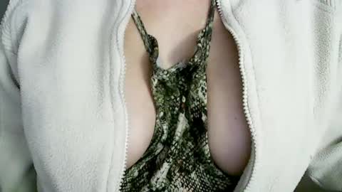 Snapshot of missbiny chatting on June 24, 6:40 pm Avamlash online show from June 24, 6:40 pm